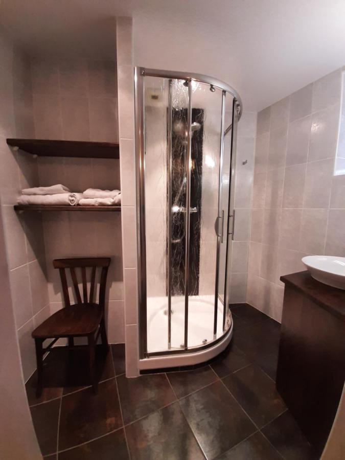 Logis Hotel Restaurant L'Auberge Du Chateau Muret-le-Château Екстериор снимка