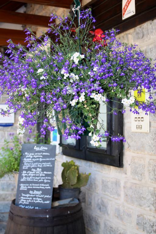 Logis Hotel Restaurant L'Auberge Du Chateau Muret-le-Château Екстериор снимка